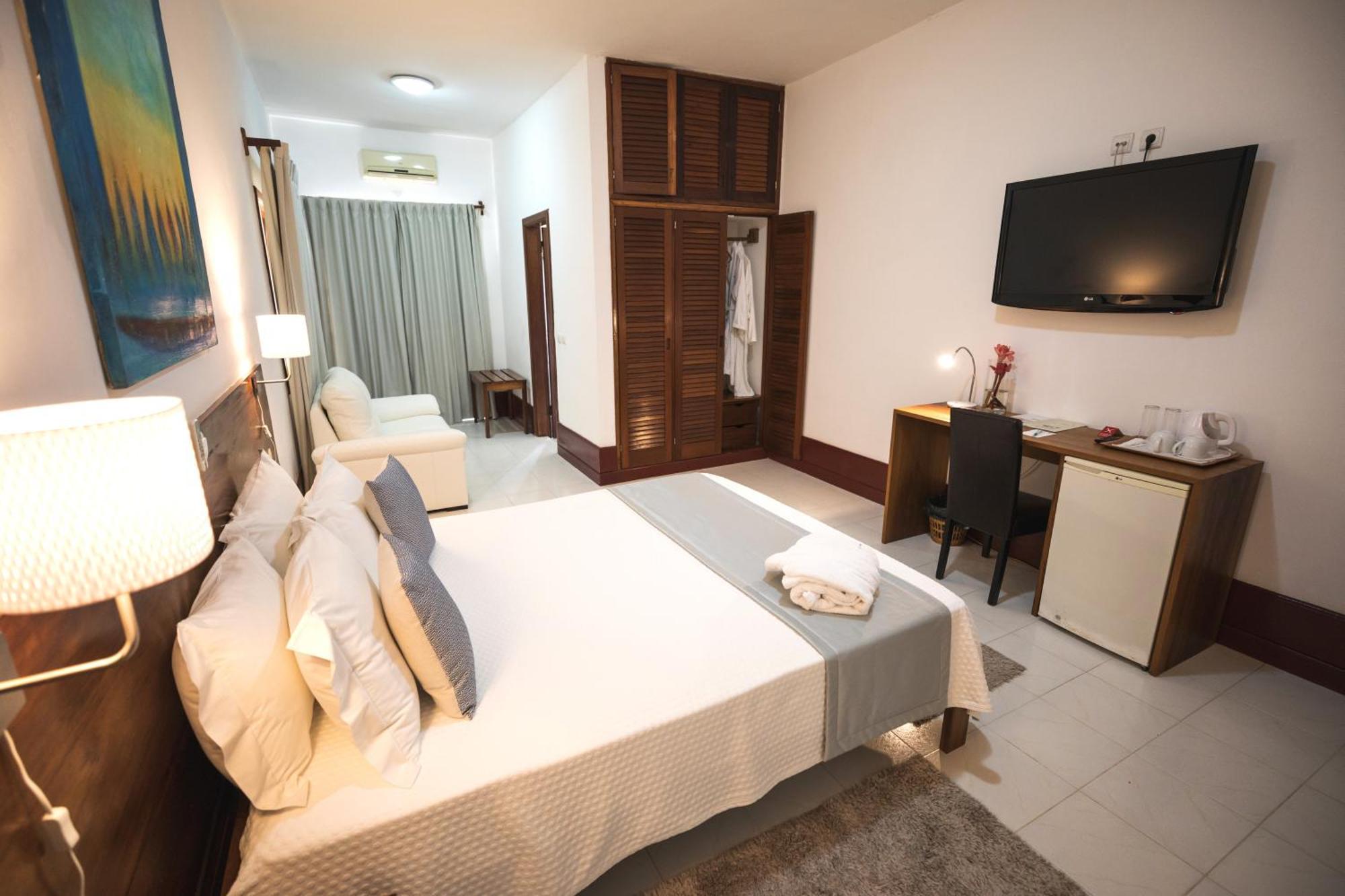 Hotel Praia サントメ エクステリア 写真